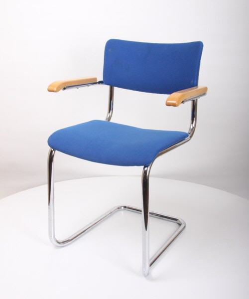 Thonet_ Polster_Freischwinger_(EMT103)